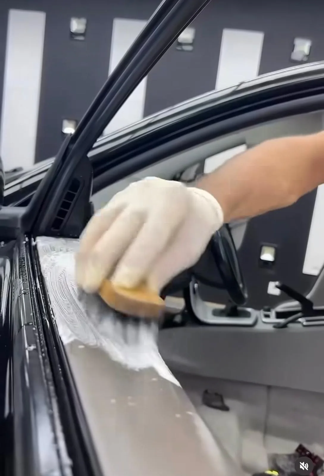 Detailed trim and seam agitation